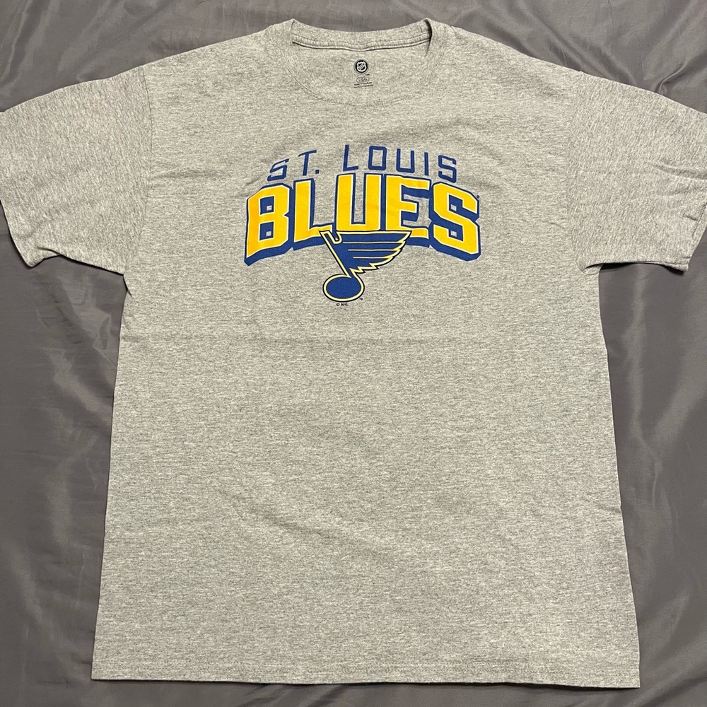 St. Louis Blues short sleeve t-shirt, size large